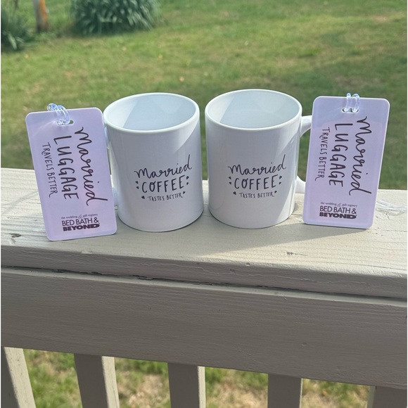 Set of Two coffee cups with two matching luggage tags - Picture 8 of 11